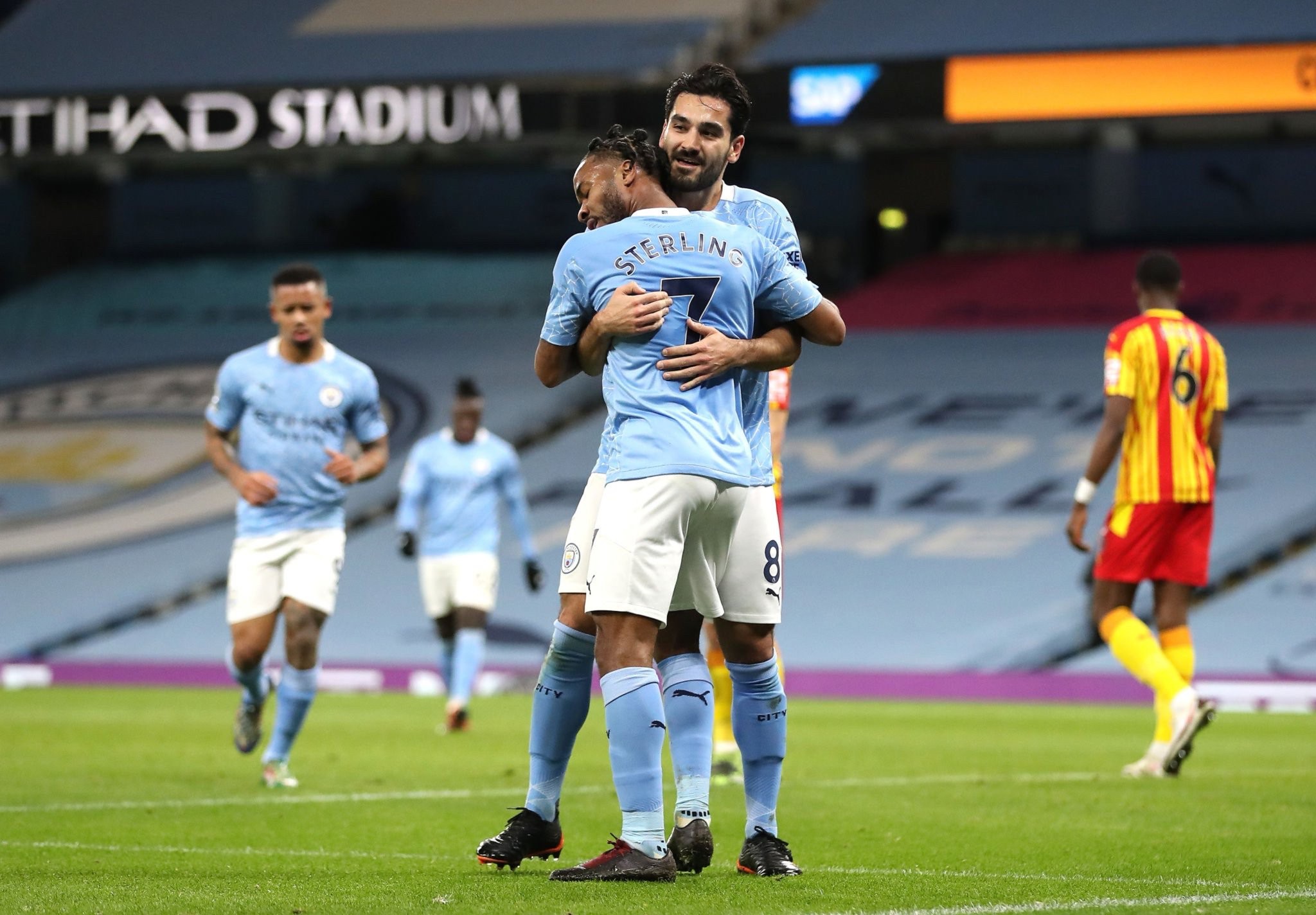 体操名将桑兰现状：瘫痪15年后嫁经纪人，婚后被丈夫和儿子宠上天